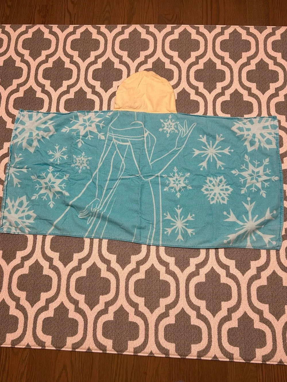 Disney Elsa Hooded Kids Towel in Turquoise with White Snowflakes
